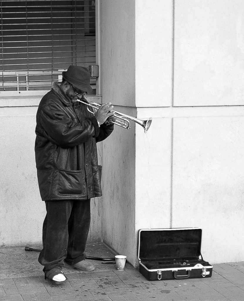 IMAGE: http://i663.photobucket.com/albums/uu357/clutch79/OldSchool/StreetPerformerChinatownMetro-3351.jpg