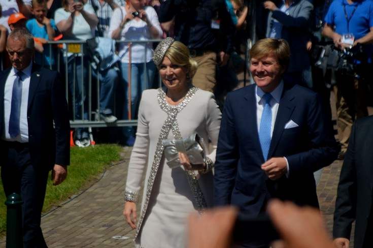 Koning Willem Alexander en Koningin Máxima in Dwingeloo