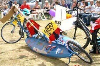 Op het water lopen bij fiets em dr in